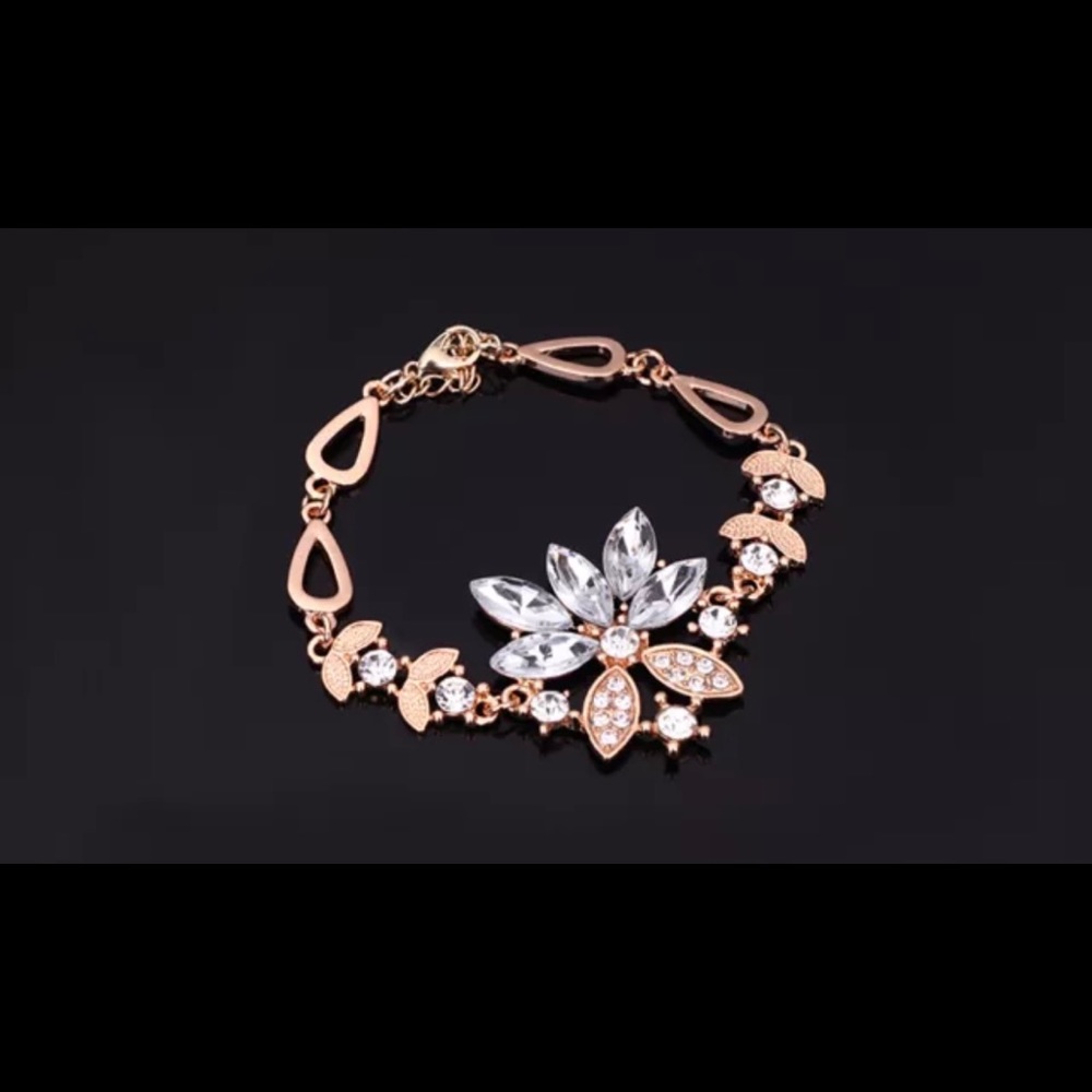 Lovely Rhinestone Necklace set - Picture 6 of 7